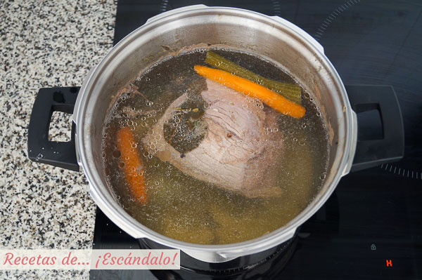 Carne mechada o carne mechá. Receta tradicional andaluza