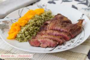 Pluma ibérica a la plancha con arroz a la albahaca y zanahorias al vapor