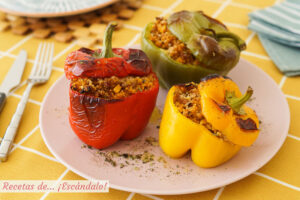 Pimientos rellenos de carne picada y cuscús al horno, ¡deliciosos!