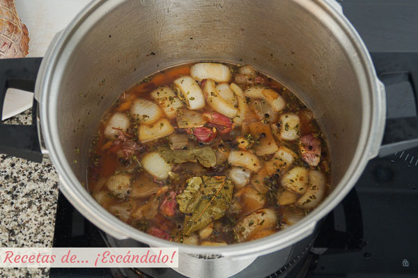 Verduras, hierbas y especias para carne mechada
