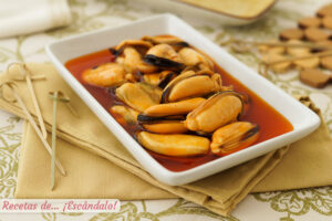 Mejillones en escabeche caseros. Receta de aperitivo muy fácil y delicioso