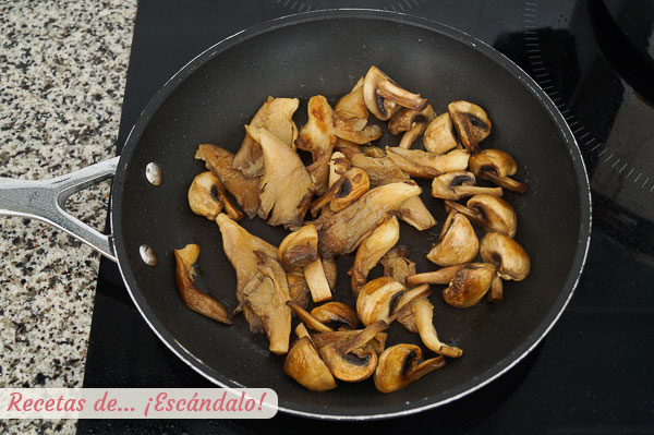Setas y champinones salteados