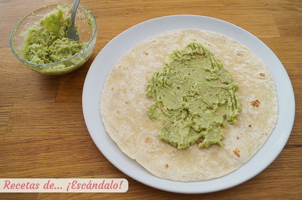 Burrito con crema de aguacate