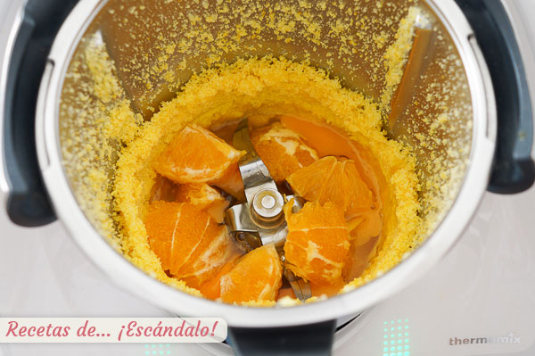 Naranja y huevos para bizcocho