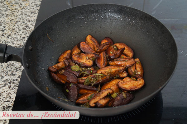 Setas shiitake salteadas asiaticas