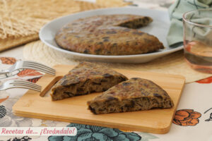 Tortilla de berenjena y cebolla, con trucos para prepararla