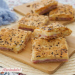 Empanada de jamón y queso con hojaldre