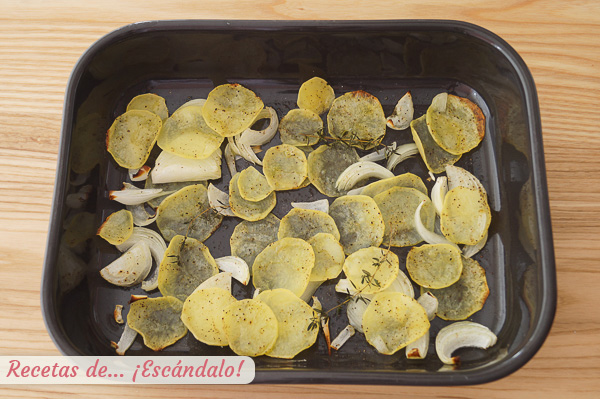 Guarnicion patatas y cebollas para lubina a la espalda