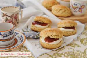 Receta de scones, unos panecillos dulces con aroma a mantequilla