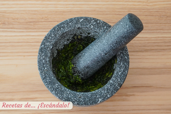 Majado de ajo y perejil para oreja a la plancha