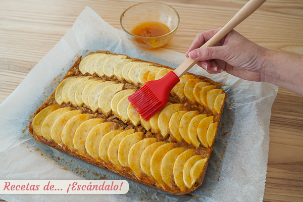 Tarta de manzana con mermelada de albaricoque
