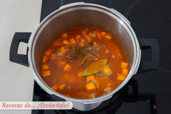 Lentejas estofadas caseras con costillas y chorizo