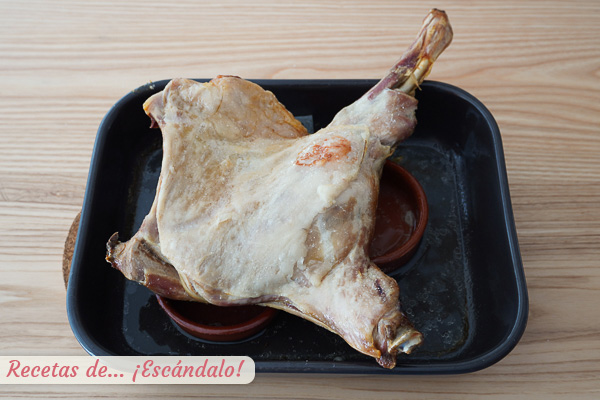 Lechazo asado al horno casero