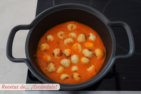 Albondigas de pollo en salsa de verduras