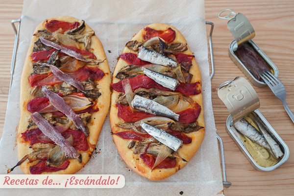 Cocas de recapte con anchoas y sardinillas en conserva