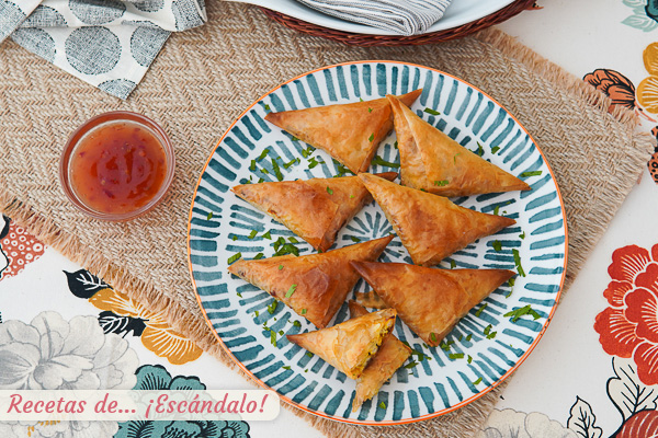 Como hacer samosas de pollo y verduras con curry, fritas o al horno
