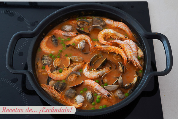 Merluza la cazuela con almejas y langostinos casera