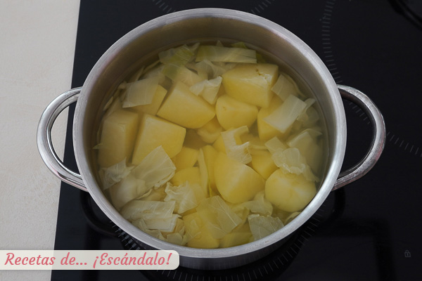 Pure de patata y col guarnicion