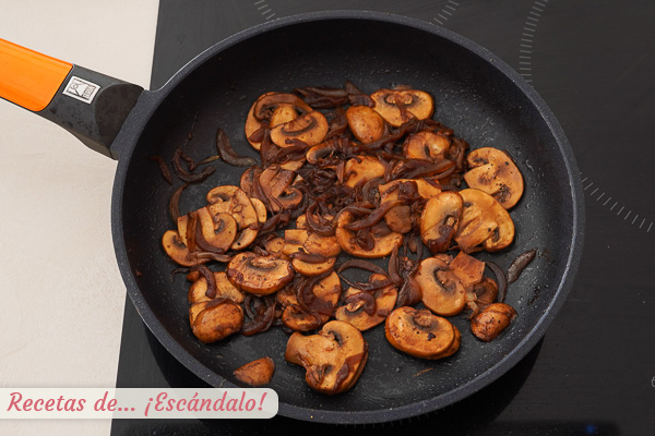 Cebolla y champiñones ternera stroganoff
