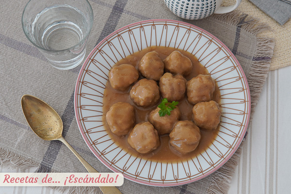 Como hacer albondigas en salsa espanola. Receta de la abuela