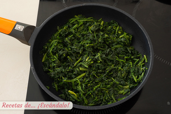 Ajos salteados espinacas